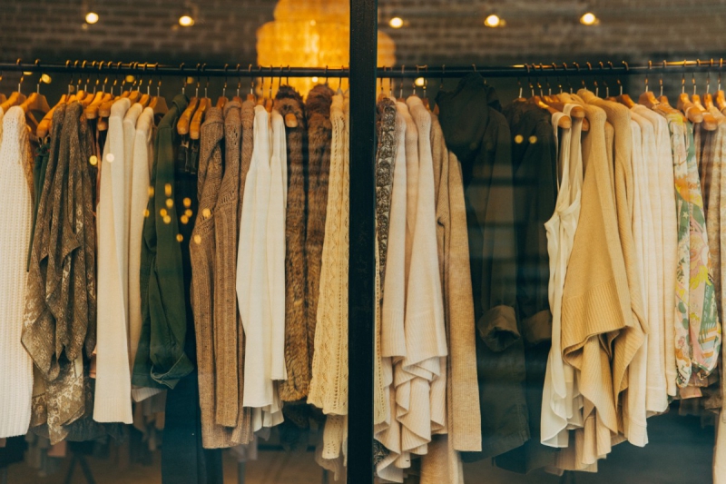 magasin-LEVENS-min_clothe_fashion_store_shop_window_store_front-21277